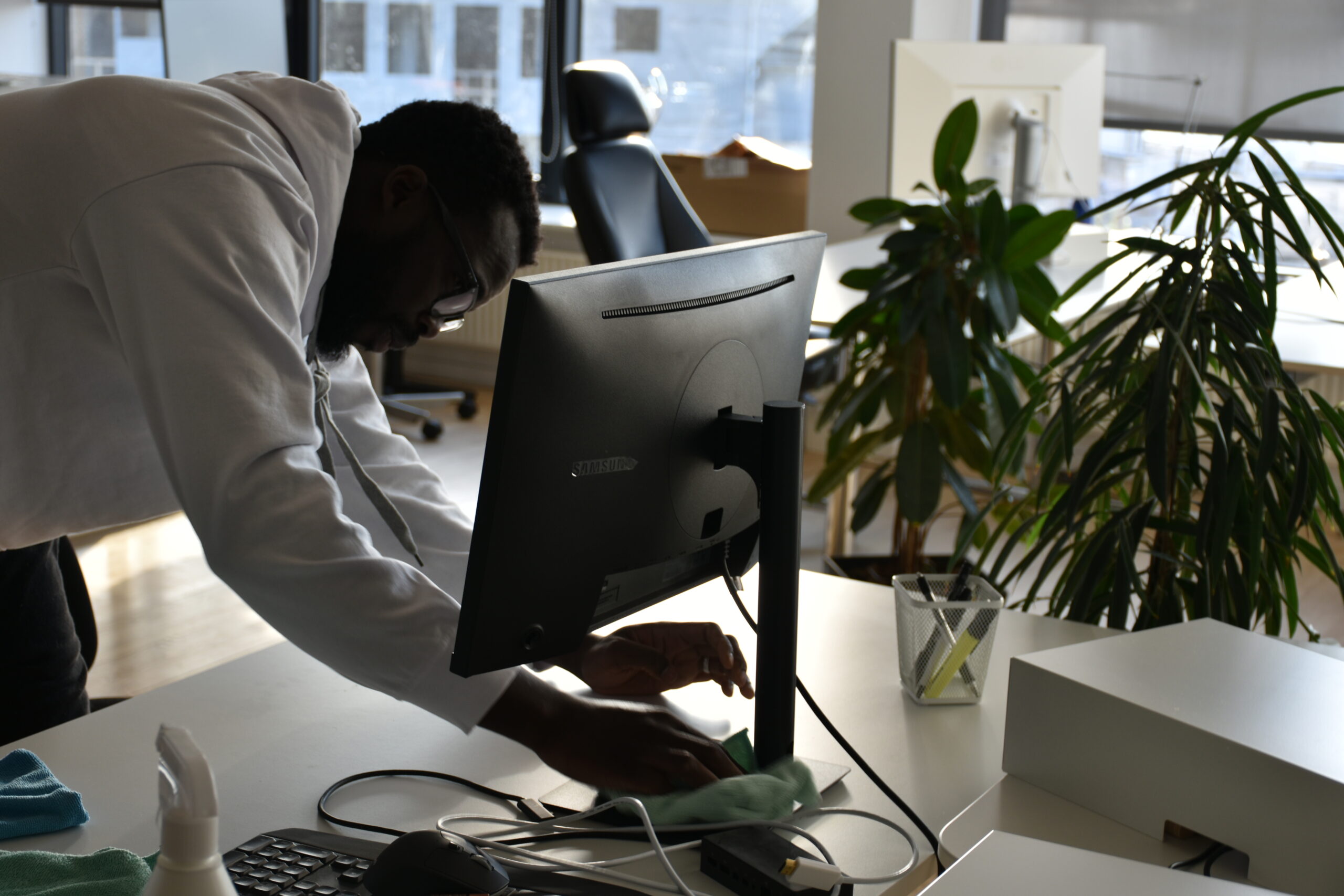 Professionel kontorreng&oslash;ring i Aarhus &mdash; rent og ryddeligt kontor